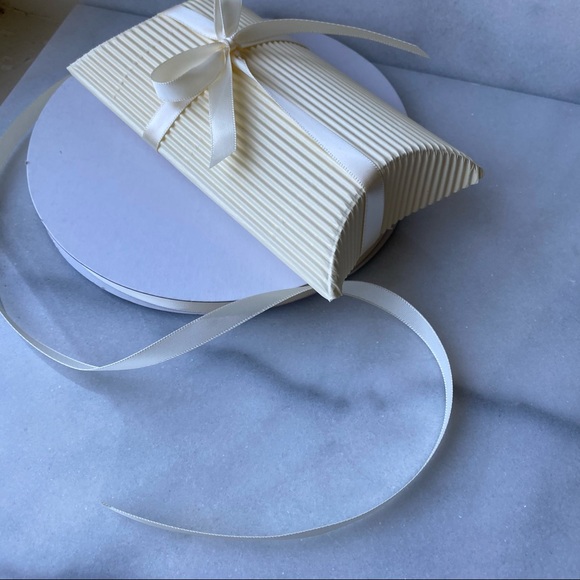 50 Creamy Ivory Textured Pillow Favor Box - Picture 2 of 10